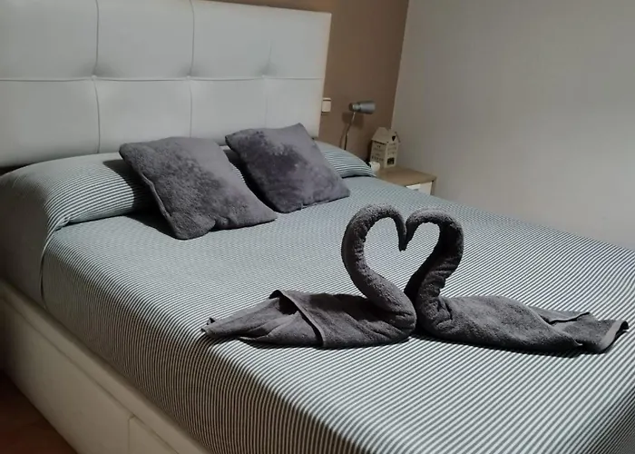 Habitacion Con Cama Matrimonial En Malaga
